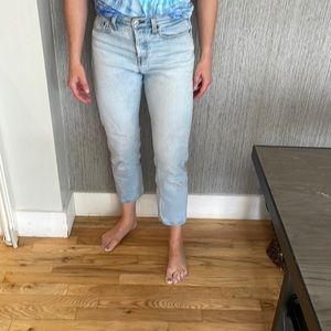 Levi wedgie straight size 28